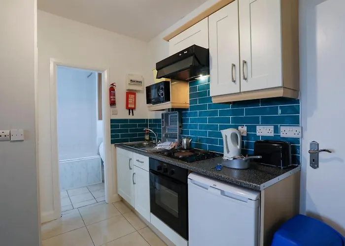 Atlantic Apartotel アパートホテル バンドラン